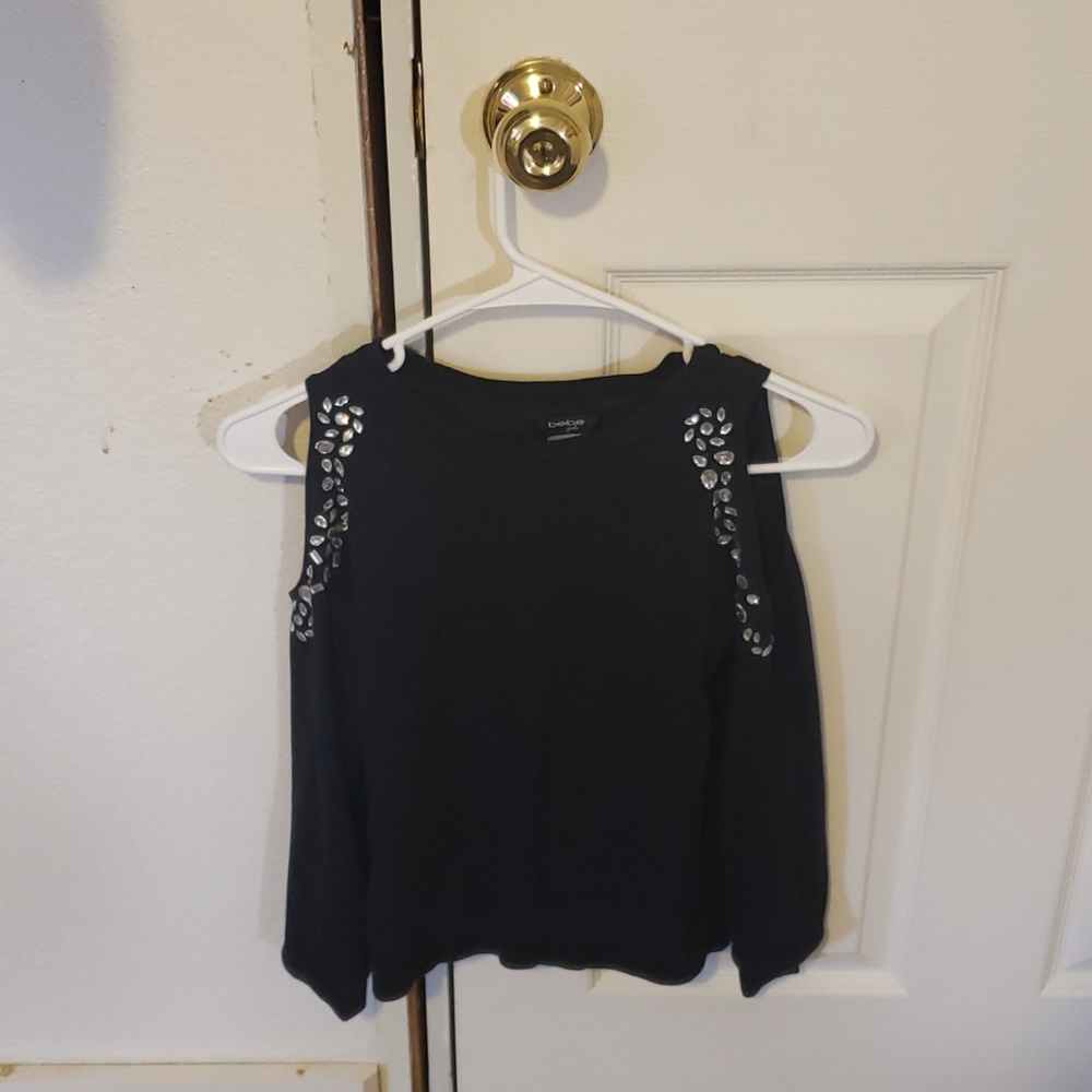 Off the shoulders long sleeves